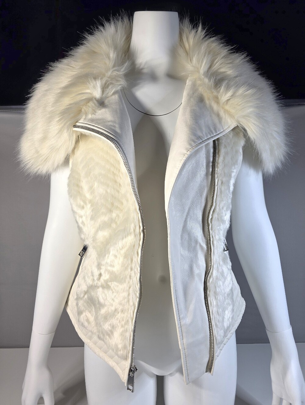 GUESS Posh Cream Faux Fur-Trim Moto-Style Vest Sz Small